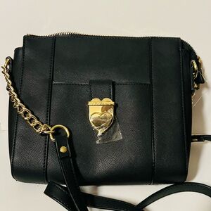 Betsey Johnson Black Crossbody Gold Chain Accents Heart-Shaped Gold-Clasp. 